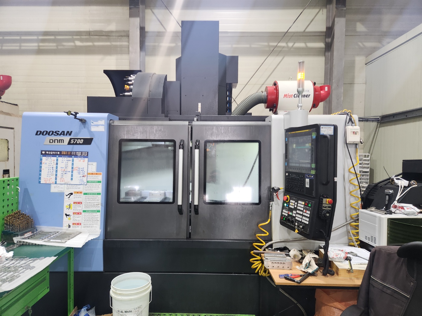 두산 머시닝센터 DNM5700 12000RPM (2022년 5월) 현장판매합니다.