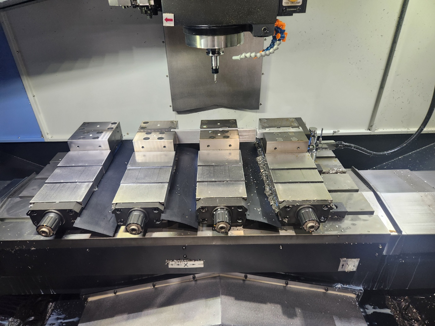 두산 머시닝센터 DNM5700 12000RPM (2022년 5월) 현장판매합니다.