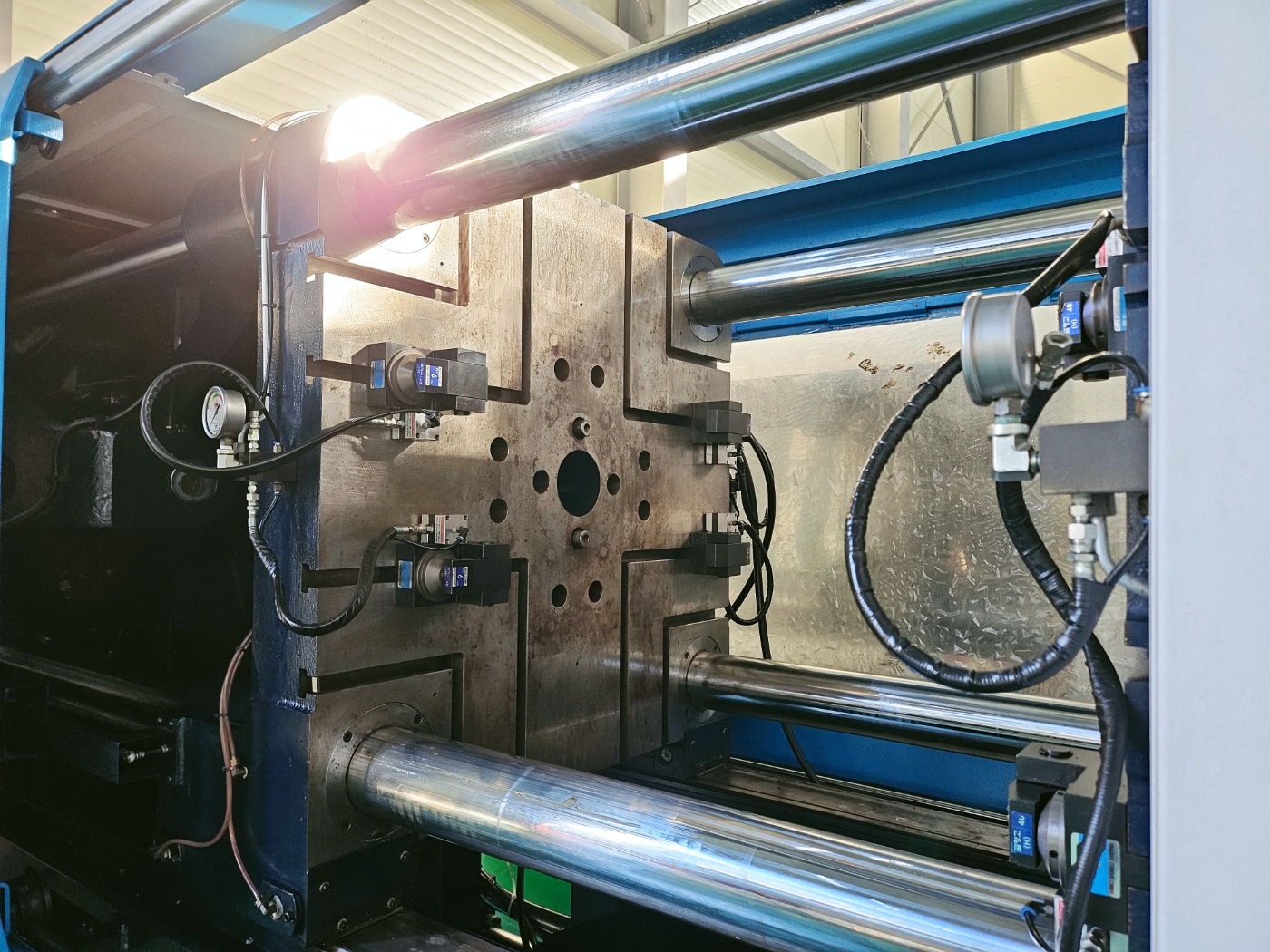 우진사출기 380톤 TB-380S 하이브리드 타입 (2018년 8월)