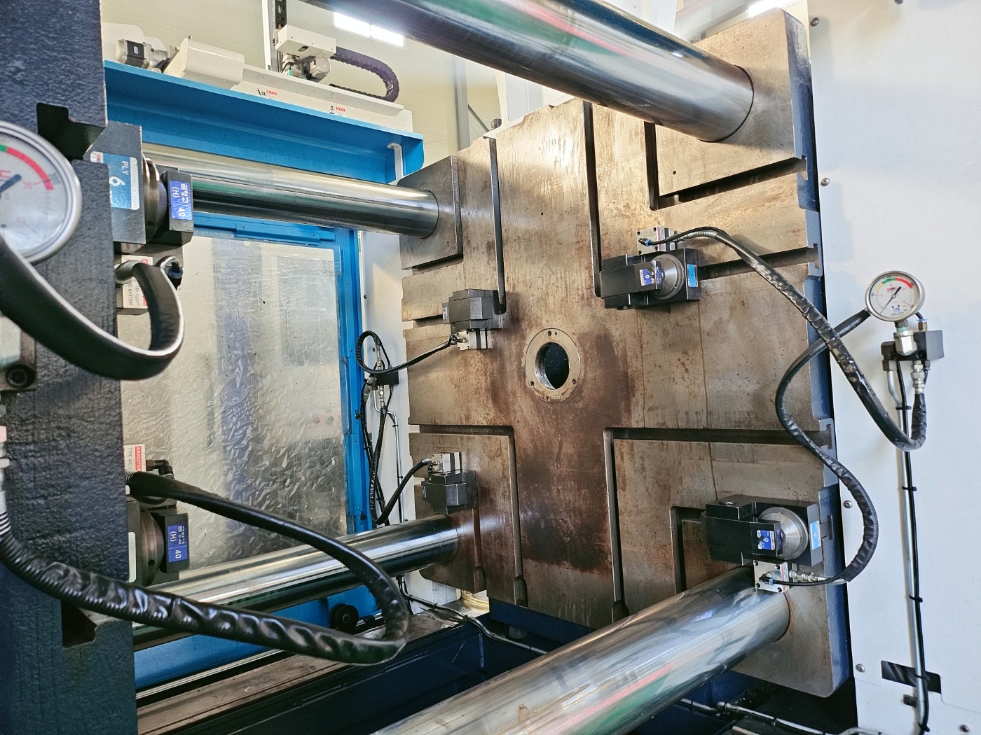 우진사출기 380톤 TB-380S 하이브리드 타입 (2018년 8월)