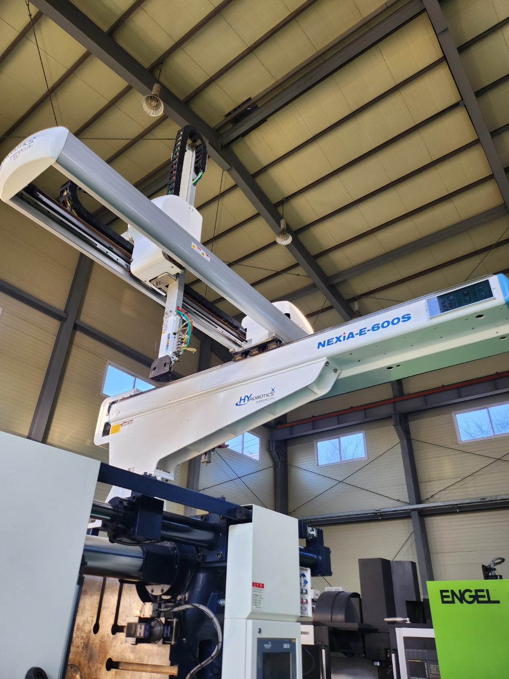 우진사출기 550톤 DL550S 하이브리드 타입 (2018년 8월)