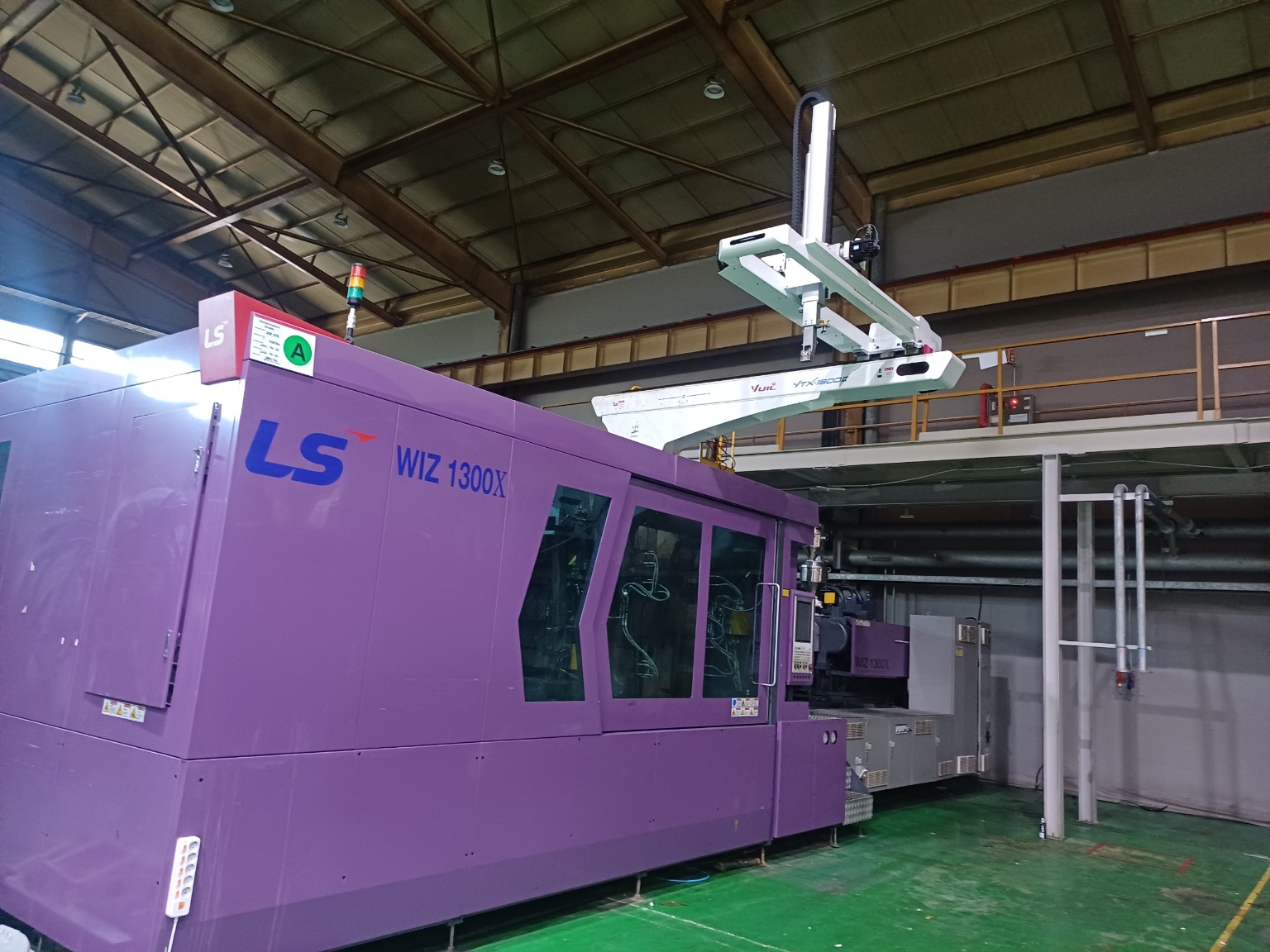LS엠트론 하이브리드사출기 1300톤 WIZ-1300X (2020년 11월)