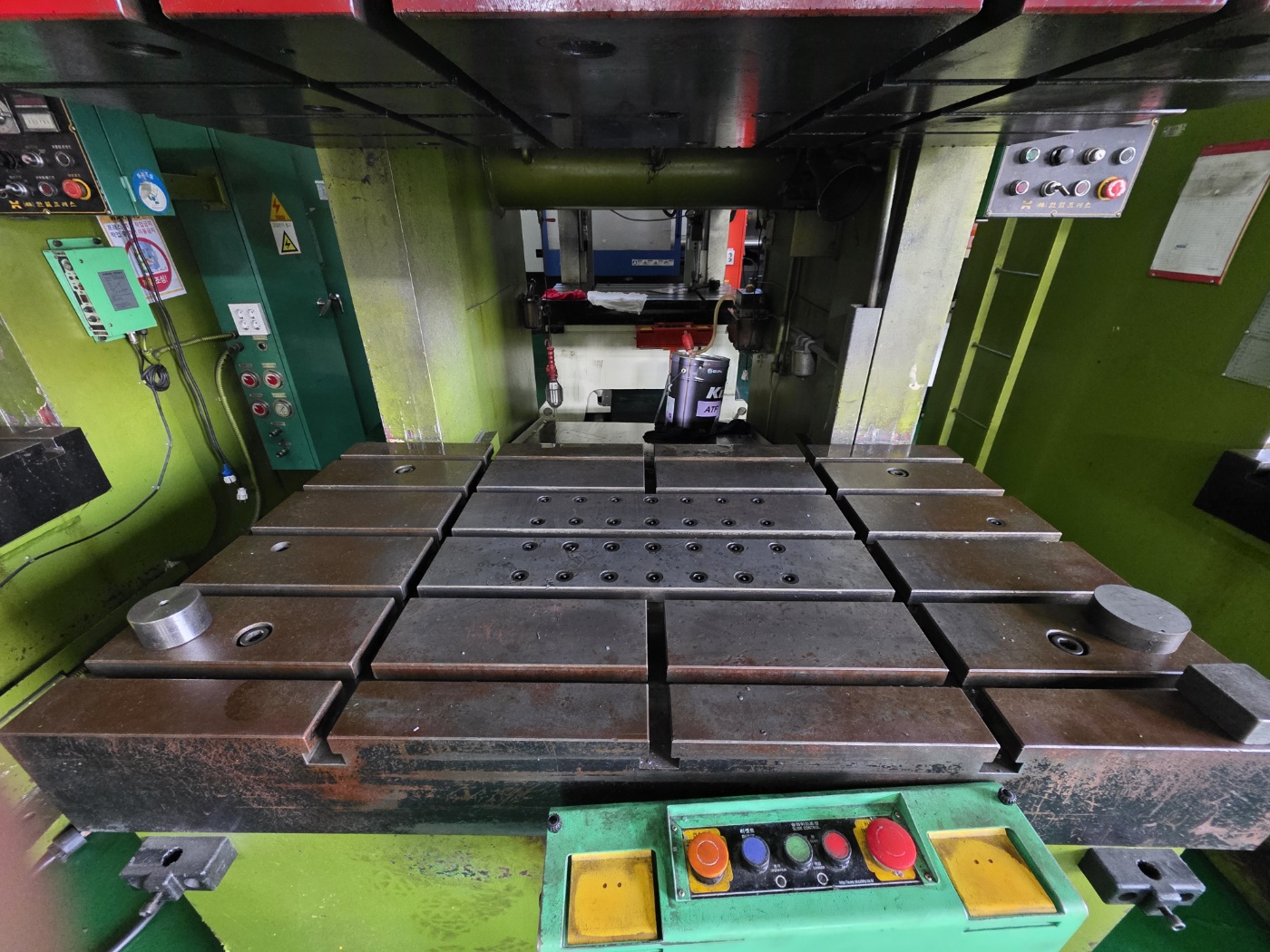 한얼 C형프레스 200톤-다이쿠션 有 (2001년 2월) 동일사양 2식