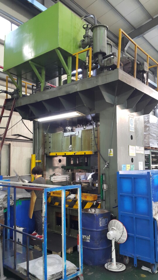 아진 유압프레스 400톤 - 다이쿠션有 (1994년)