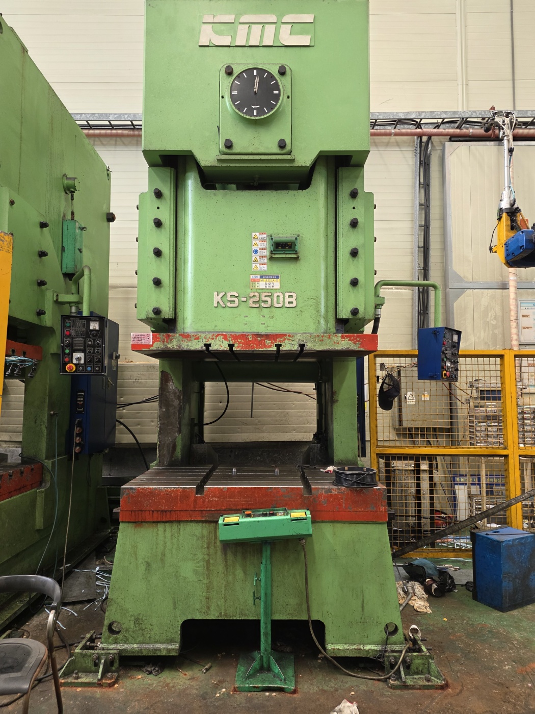 KMC C형프레스 250톤-다이쿠션 有  (2015년 5월)  동일사양 4식