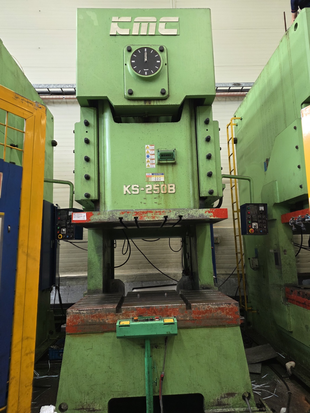 KMC C형프레스 250톤-다이쿠션 有  (2015년 5월)  동일사양 4식