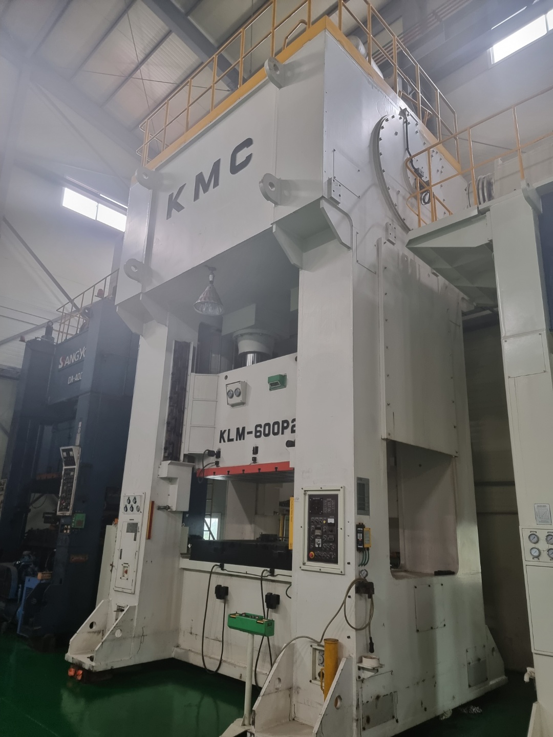 케이엠씨(KMC) 링크 더블프레스 600톤  (2012년 6월)