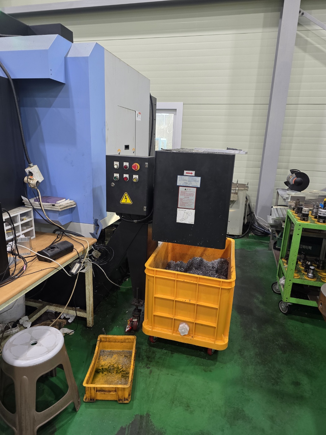 두산 머시닝센터 MYNX5400 II  12000RPM (2021년 8월) 현장판매합니다.