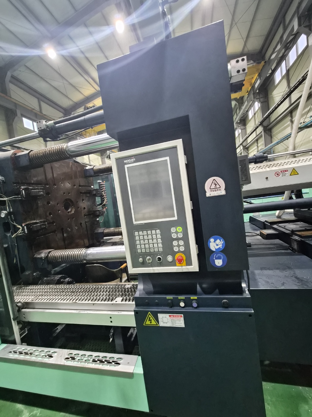 우진사출기 650톤  DL650A5 하이브리드 타입 (2020년 3월)  현장판매합니다.