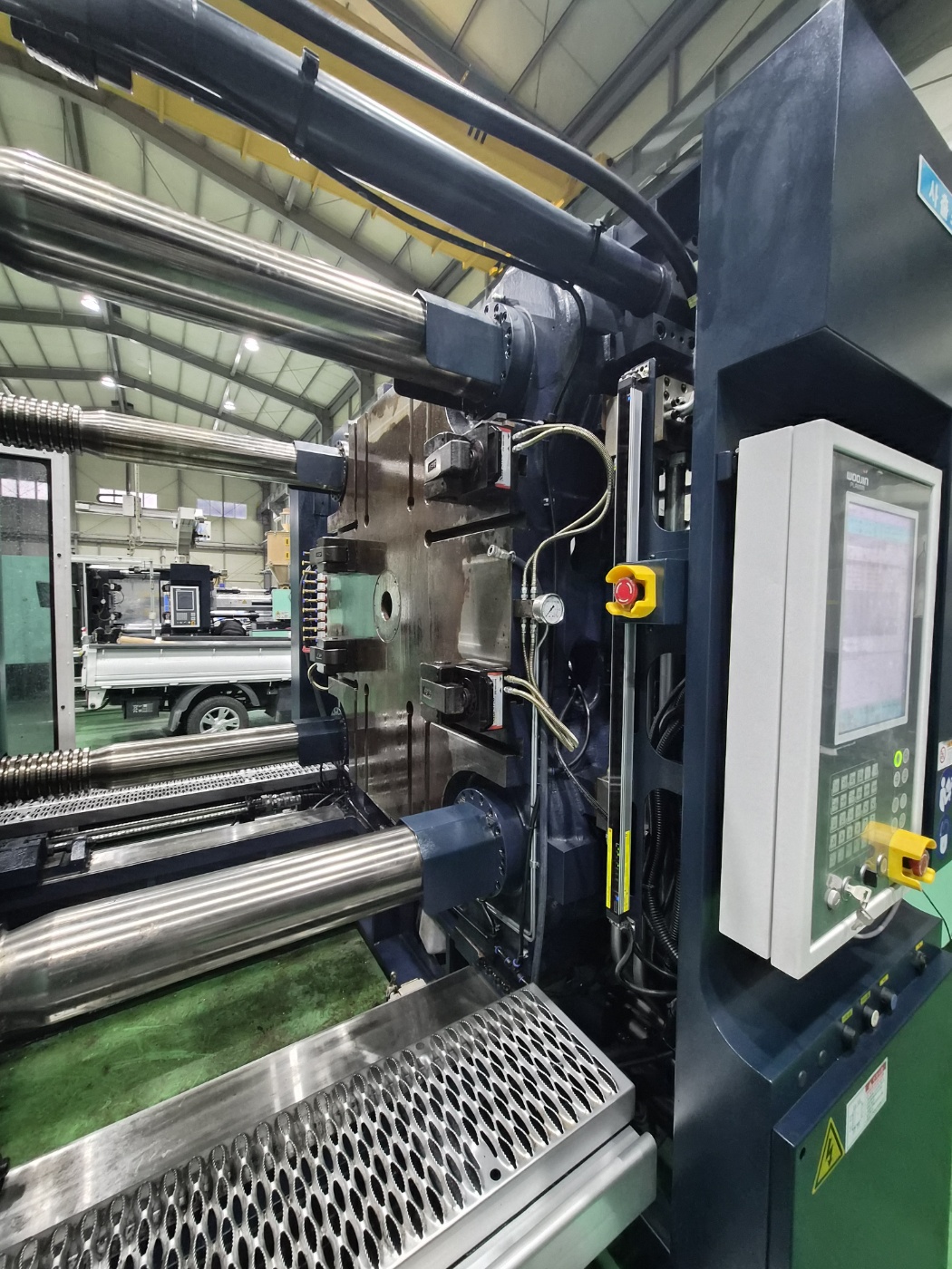 우진사출기 650톤  DL650A5 하이브리드 타입 (2022년 7월)  현장판매합니다.