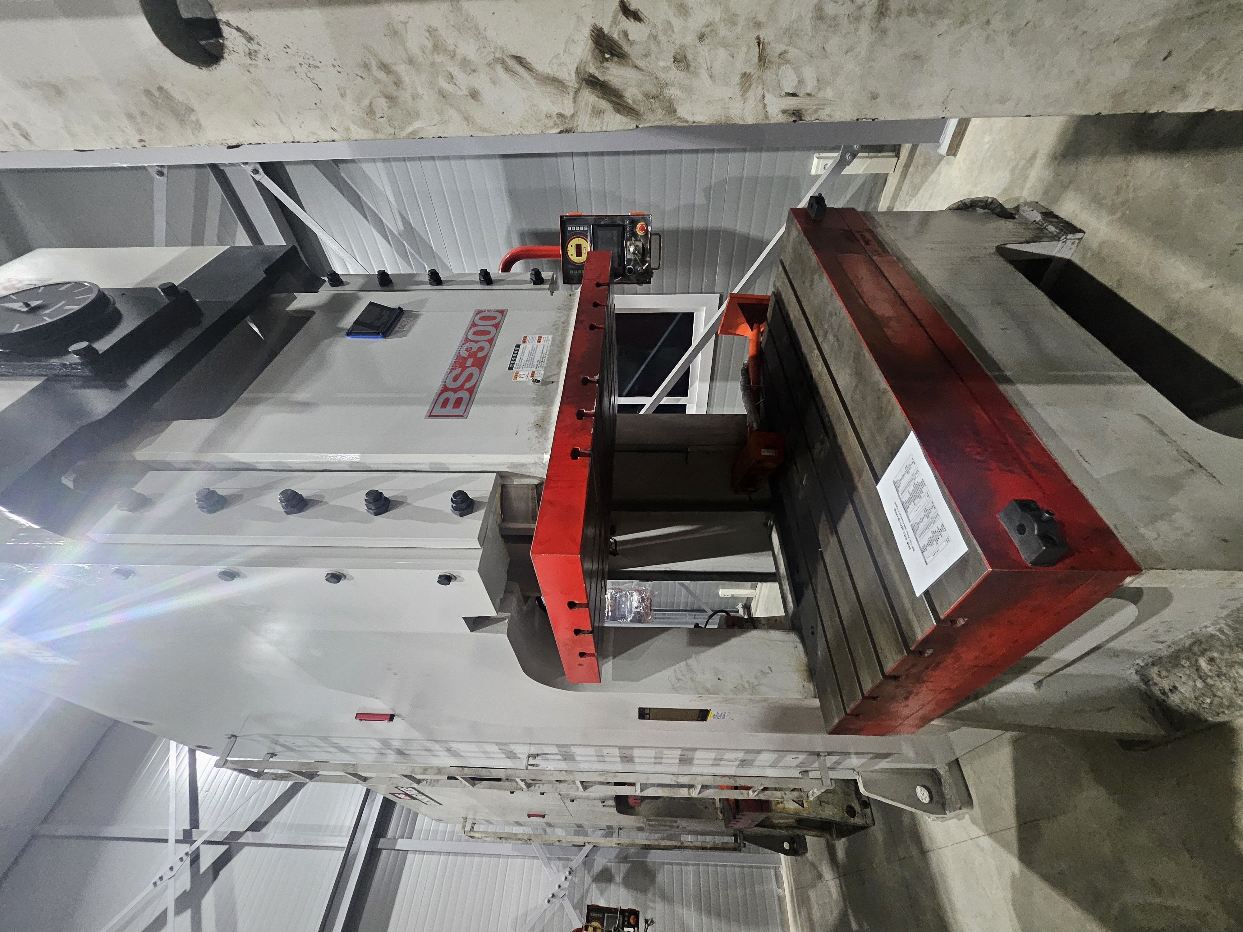 보창 프레스 300톤 메카니컬 C타입 (2024년 11월)