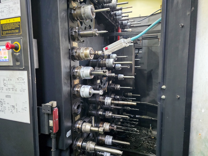 두산  호리젠탈 머시닝센터  HM-5000  (2016년 4월)