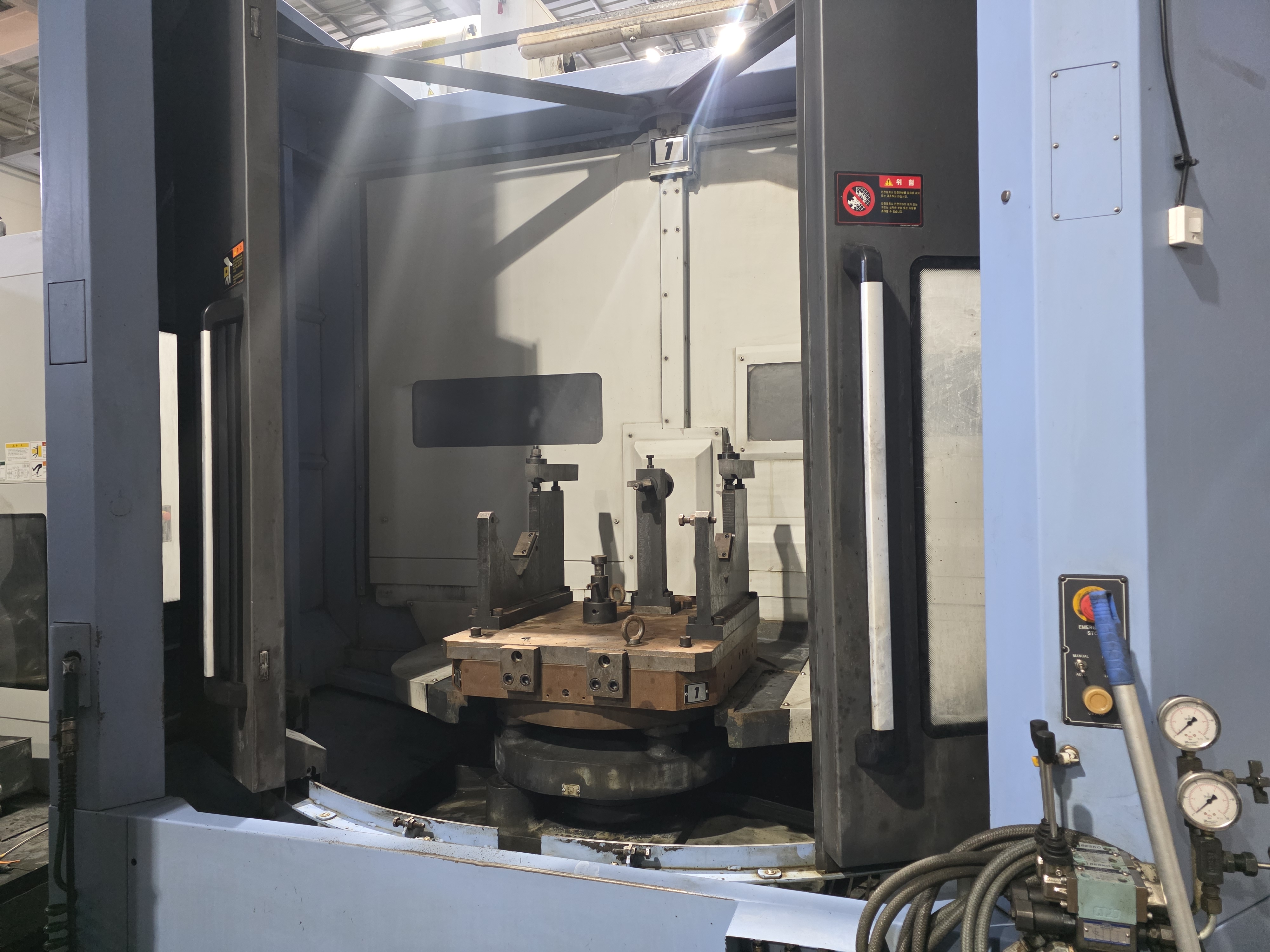 두산6호 호리젠탈머시닝센타 NHM-6300(2018년식) 3대